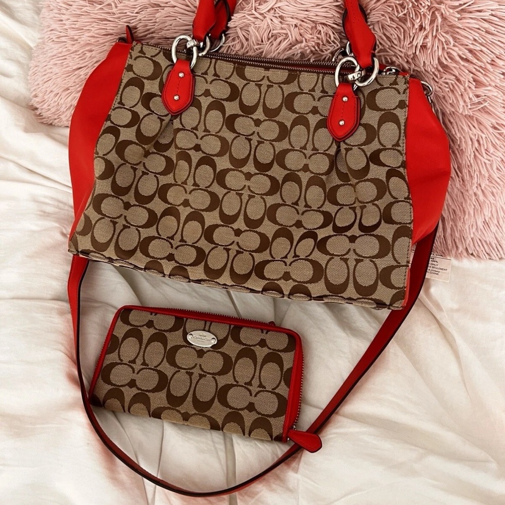 Coach Signature C Fabric Medium Christie Carryall Khaki / Red With  Wallet NWOT
